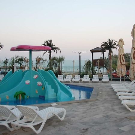 Umi Apartment Alezzi Resort Năvodari Eksteriør billede